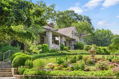 Stonehurst Place
