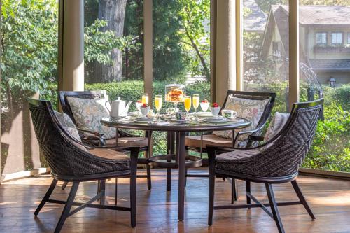 Stonehurst Place Bed & Breakfast - 편의 시설/서비스