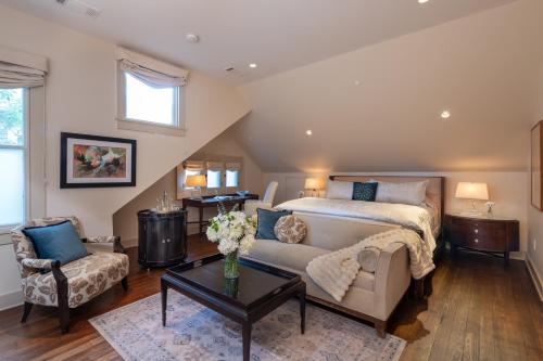Superior King Room image 3