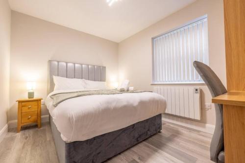 Brand New 1 BR Flat near Queens - 3