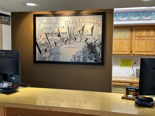 Super 8 by Wyndham West Branch in West Branch, USA