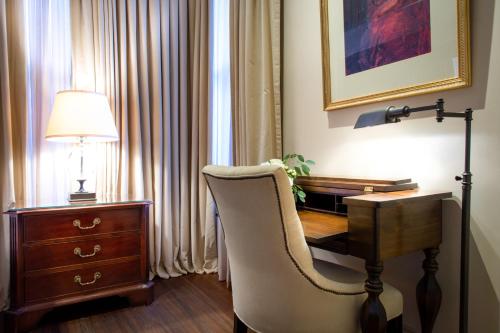 Stonehurst Place Bed & Breakfast Room Type - King Suite