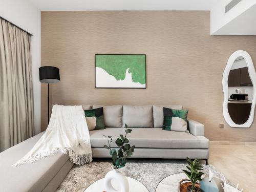 SmartStay at Grande Signature - Downtown Dubai City Views - Brand New Luxury Apartments - image 2