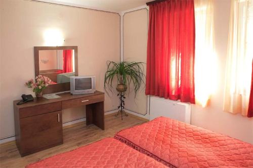 Twin Room room in Hotel Alafrangite