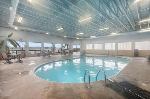 2 Decks Overlooking Launch Pad-Free Daily Tickets-Great Location with Community Amenities! in Kimberling City, USA
