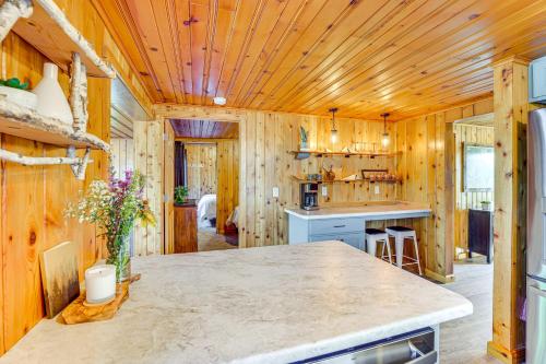 Cozy Lake Cabin Boating, Hiking, and Winter Fun! in Lodi, USA