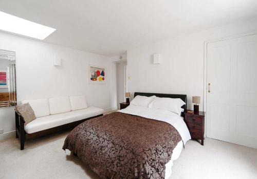Stylish three bedroom apartment in heart of city, Bath (zdjęcie 5)