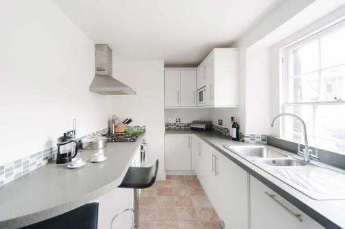 Stylish three bedroom apartment in heart of city, Bath (zdjęcie 6)
