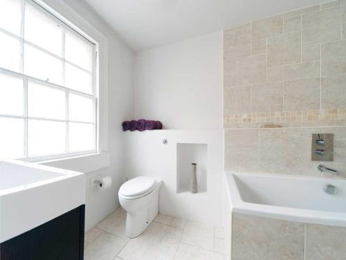 Stylish three bedroom apartment in heart of city, Bath (zdjęcie 7)