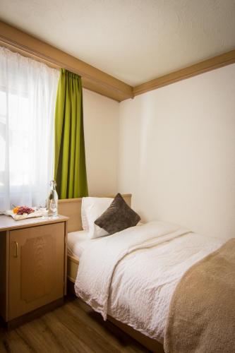 1 twin bed