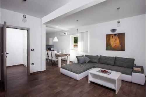 Villa Sunshine in Topid