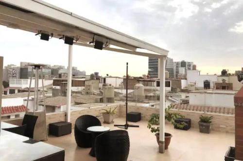 Casa de 4 pisos cerca a embajada de USA y centros comerciales