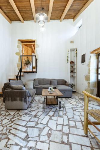 Xanthippi's in Armeni