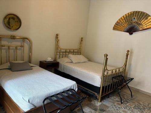 1 double bed, 1 twin bed