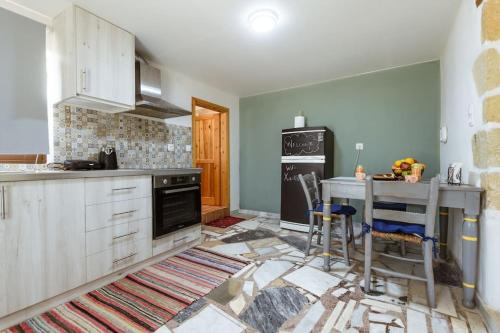 Xanthippi's in Armeni