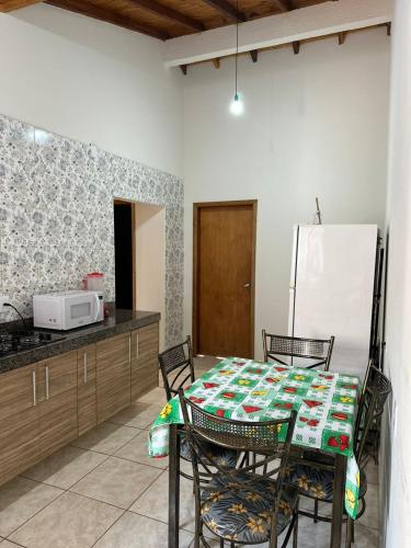 廚房, Casa grande com Piscina e Churrasqueira in 雅爾丁福莫蘇