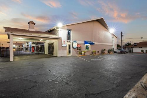 Travel Inn - Main