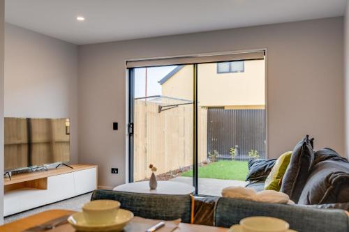 منزل 80 متر مربع من 2 غرفة و1 حمام خاص في لينوود (Lovely 2BR Home close to Center) in لينوود