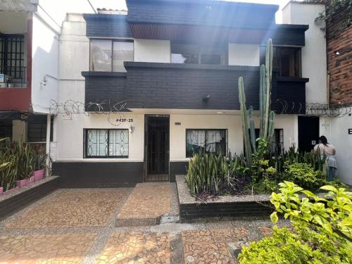 Aparta estudio cerca al Parque Lleras MAN202 By Roots Rentals, Medellín (photo 11)