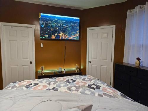 Large 3 BRM 2 Bath Near EWR NYC in Newark, USA