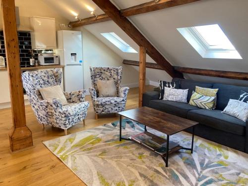 Windows over Stroud - 2BR Penthouse in Historic Building, Gloucestershire (foto 2)
