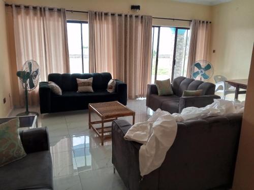Aufenthaltsraum/TV-Zimmer, Ulemwaka Lodge in Nkopola