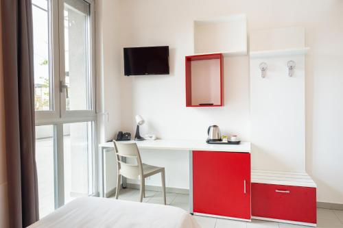 Single Room image 7