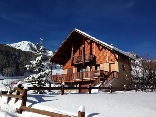 Chalet Crocus - Magnifique chalet aux pieds des pistes au cœur de la station de Réallon 10 à 12 couchages CHALCROCUS MAE-9031 gîte à louer Gournier