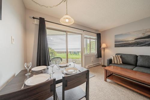 Shorewater Resort, Qualicum Beach in ควอลิคัม บีช (บริติช โคลัมเบีย)