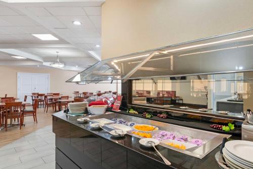 Best Western Premier Kansas City Sports Complex Hotel - image 2