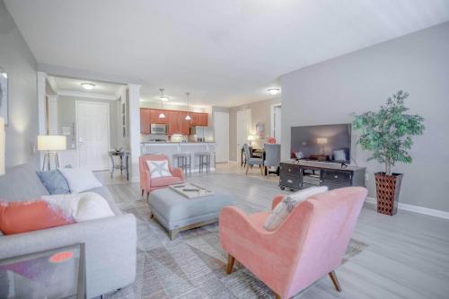 Luxury ! Vista Cay Lake View Joy - Next to Pool Near Parks & OCCC in Orlando, USA