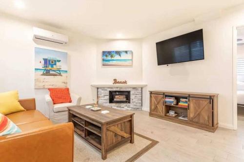 Walk 2 Beach, Parking, AC, WD,15min2LAX,Remodel in Manhattan Beach, USA