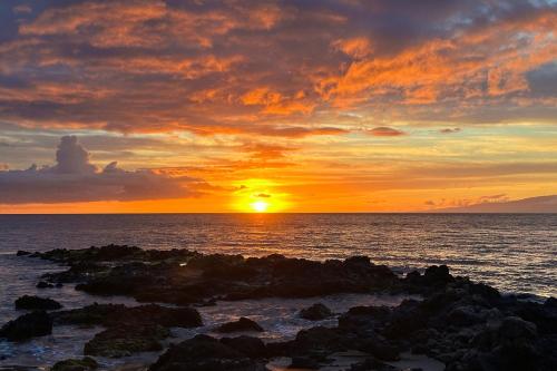 Menehune Shores 606 - Direct Ocean Front, Split AC