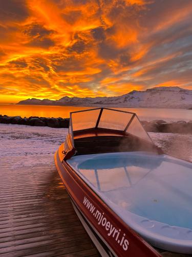 Gyógyfürdő, Mjoeyri Travel Holiday Homes in Eskifjordur