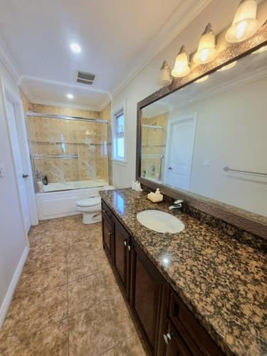 Deluxe Family Rooms in the best neighborhood in Surrey in Surrey, Canada
