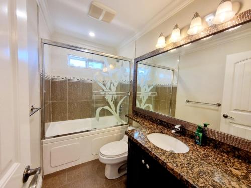 Deluxe Family Rooms in the best neighborhood in Surrey in Surrey, Canada