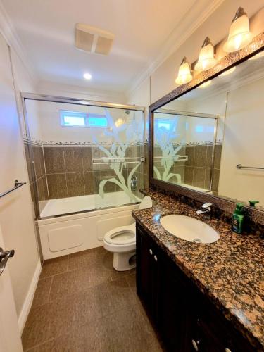 Deluxe Family Rooms in the best neighborhood in Surrey in Surrey, Canada