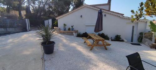 Studio Qu'importe, Jardin, Jacuzzi, Massage, Bandol (foto 2)