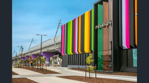 Long-Term Stays-2BR Townhouse on Bell Street, Preston, Central & Near Tram, pets welcome in Preston