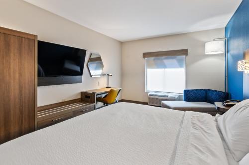 Holiday Inn Express & Suites Wytheville an IHG Hotel - image 11