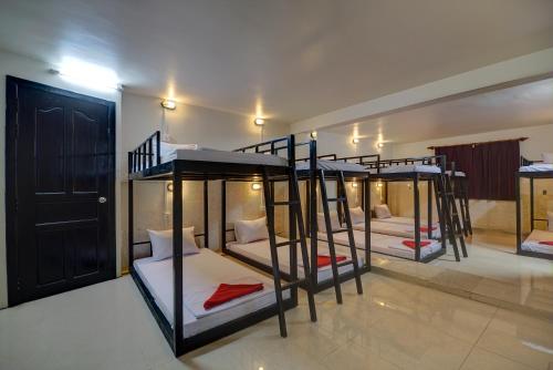 Siem Reap Pub Hostel Room Type - Single Bed in 10-Bed Mixed Dormitory Room