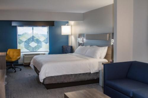 Holiday Inn Express & Suites Overland Park an IHG Hotel - image 11