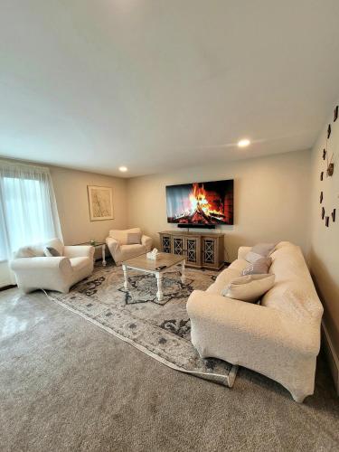 Spacious Buffalo Home Near Niagara Fall, Bills Stadium, Buffalo Airport