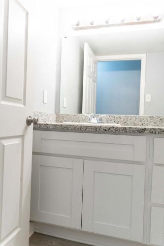 Echelon Oasis on Fleming Drive Modern Comfort & Smart Living in Houston, USA