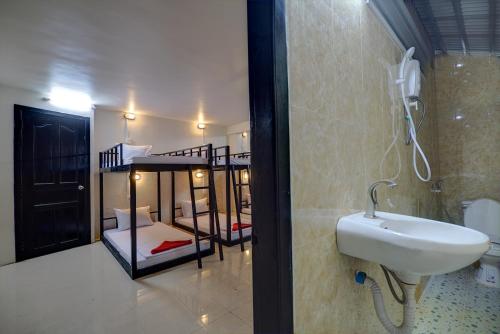 Siem Reap Pub Hostel Room Type - Single Bed in 12-Bed Female Dormitory Room