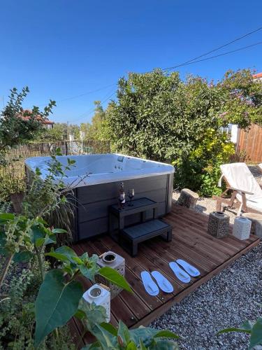 Villa Kallisti - private villa with hot tub, large garden, close to the beach gîte à louer Ayía Varvára