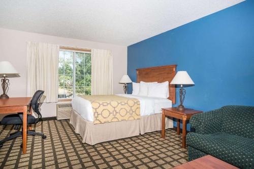 Baymont by Wyndham Albany MN Room Type - Business King Room - Non-Smoking