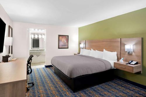 Quality Inn - image 6