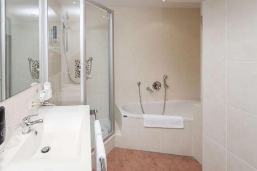 Centro Hotel Mondial - image 14