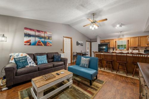 Bluebird Lagoon - Pet-Friendly Near Lake Marina in Blue Ridge, USA